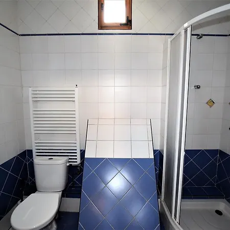 旅游旅馆 *